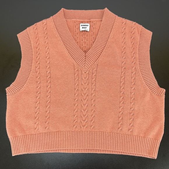 Aritzia Sunday Best Wool Blend V Neck Crop Vest Medium Soft Comfy Cable Knit - Picture 9 of 9